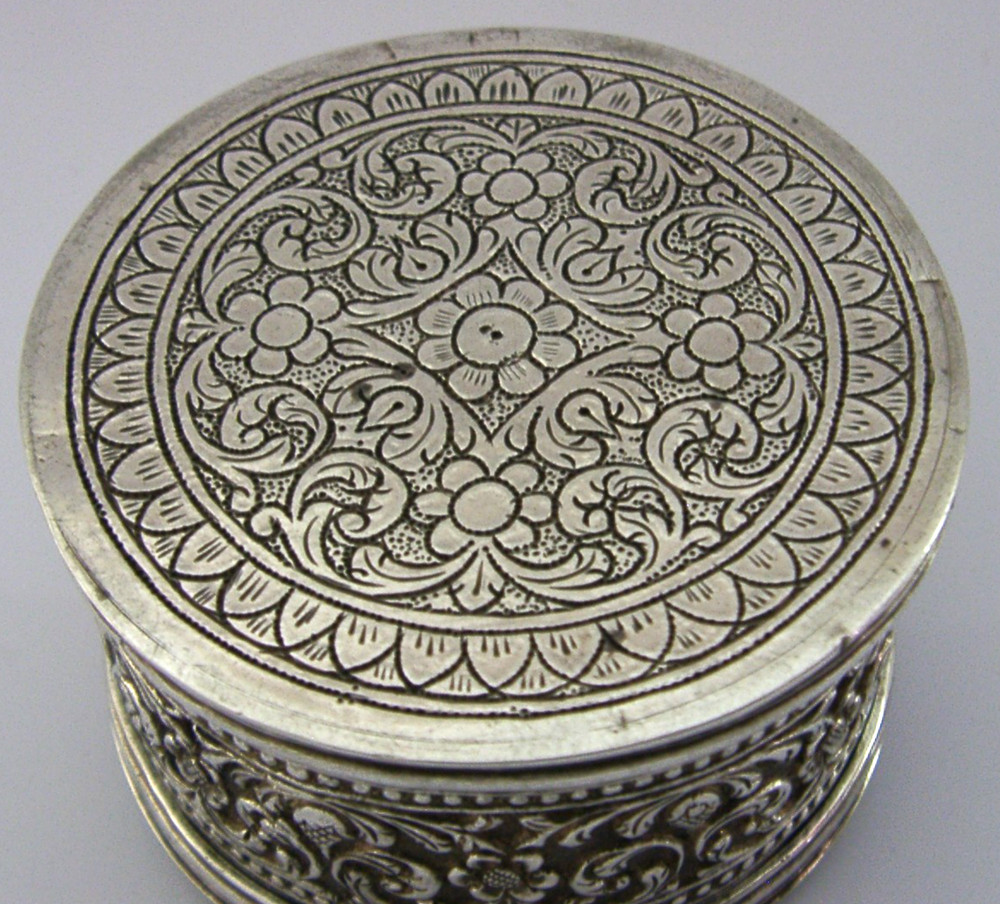 STUNNING 100g INDIAN CEYLON SOLID SILVER TABLE BOX c1900 ANTIQUE