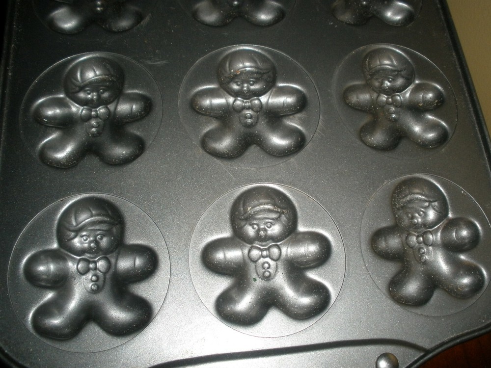 Norpro Gingerbread Men Baking Cookie sheet with Handles 12 spaces