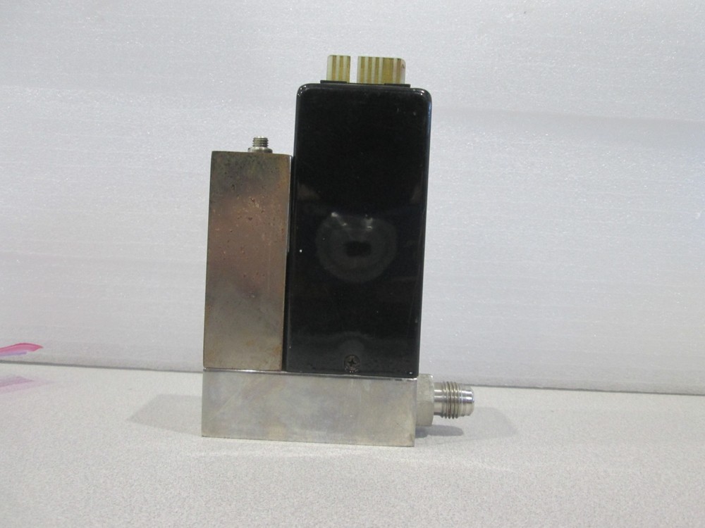 Unit UFC-1100 Mass Flow Controller, Gas o2, 1 SLM