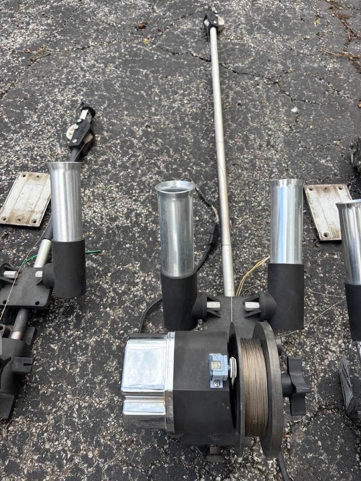 (4) Walker Electric Downriggers w/ Extension rods