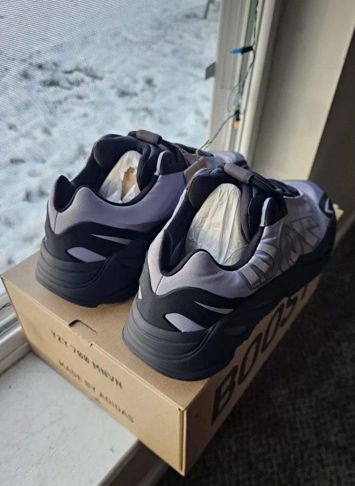 NEW Yeezy 700 MNVN Geode GW9526