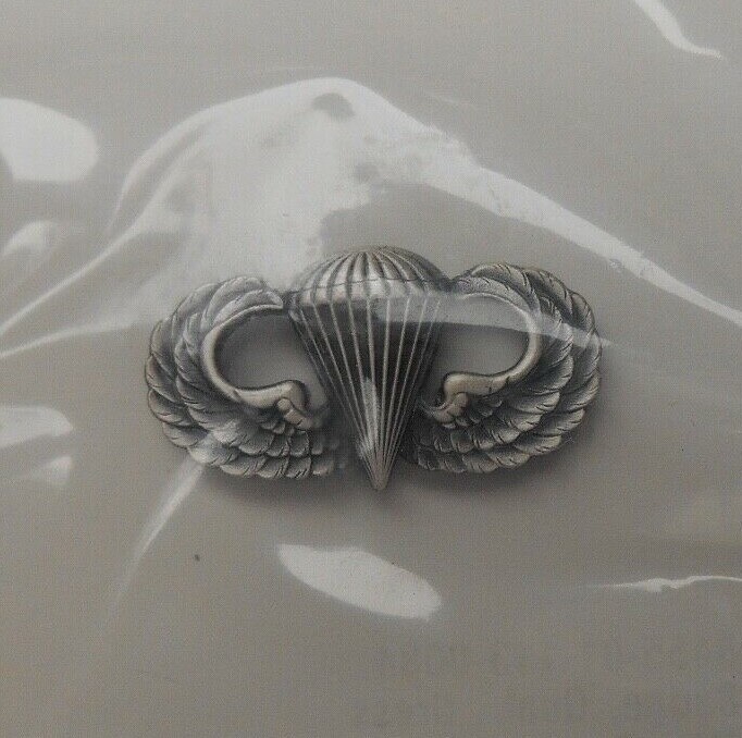 US ARMY Airborne Parachutist Paratrooper MINI Jump Wings Insignia Pin Lapel Pin