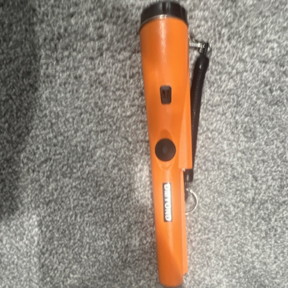 DMYOND Pinpointer Metal Detector Orange Handheld Model 20231222