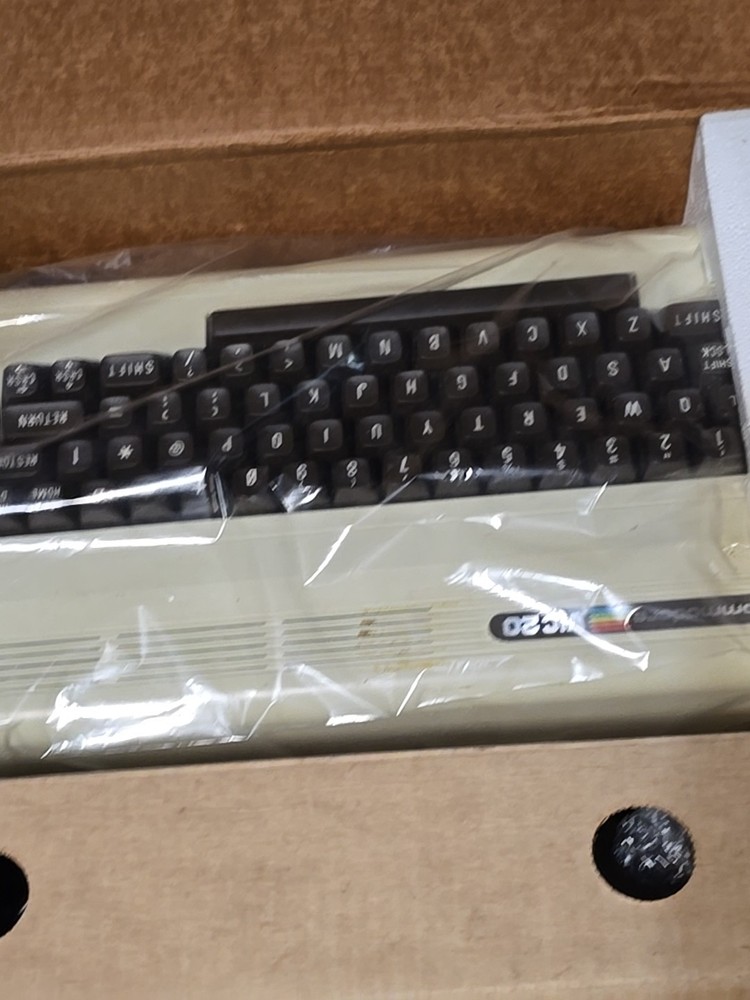 Commodore VIC-20 Computer W Original Box Manual Cables Schematic - Not Tested
