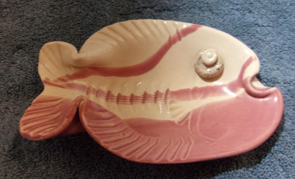 VNTG HANDMADE POTTERY FISH SHAPED SOAP TRINKET DISH PINK WHITE