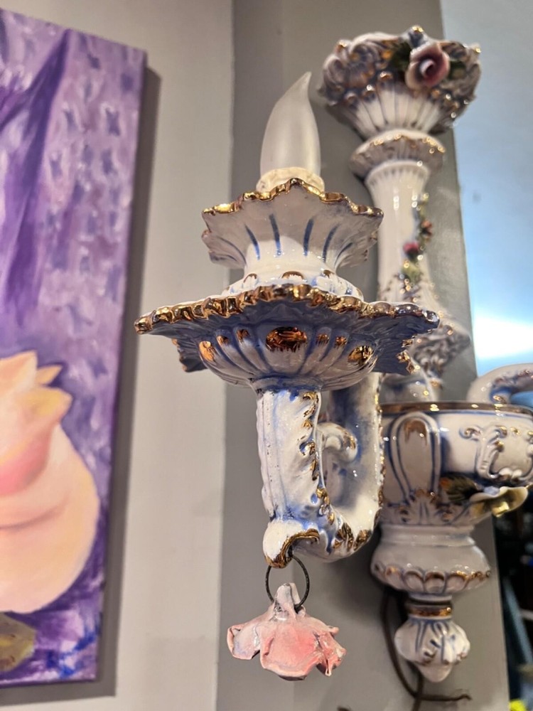 capodimonte -style porcelain sconce