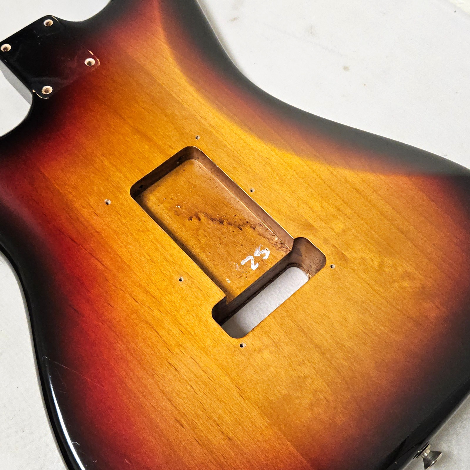 Fender USA Highway One Strat Alder Body Sunburst Satin Nitro Electric Guitar