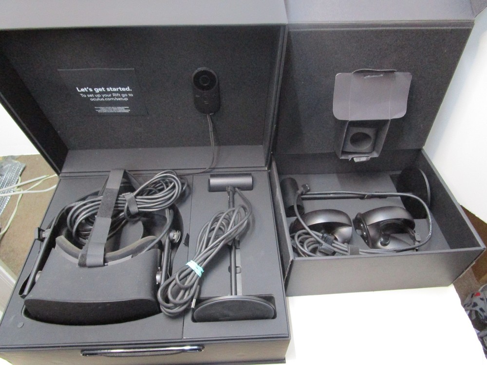 OCULUS RIFT VR HEADSET CONTROLLERS LOT UNTESTED AS-IS NOT WORKING PARTS ONLY 🥽