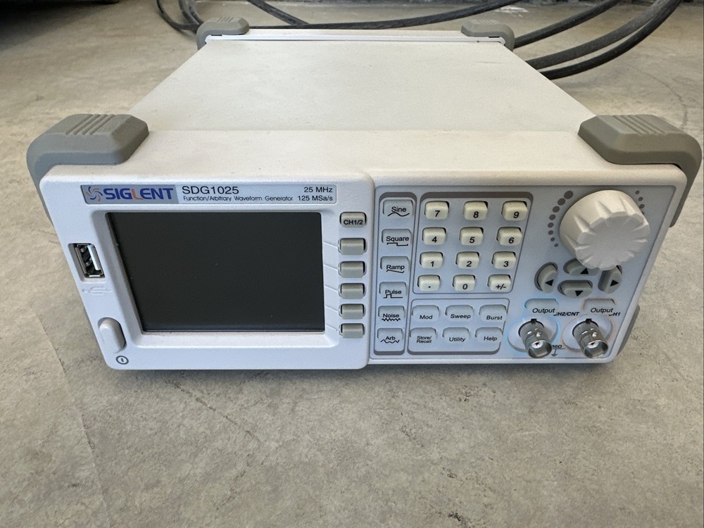 SIGLENT SDG1025 25MHz FUNCTION/ARBITRARY WAVEFORM GENERATOR 125 MSA/S