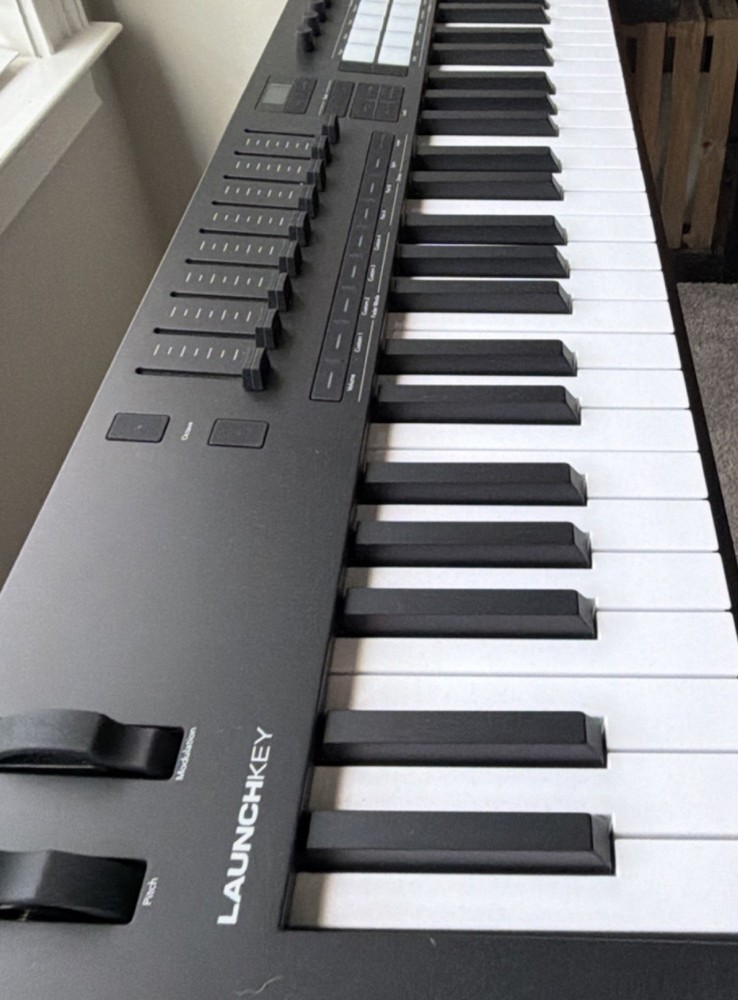Novation Launchkey 49 MK4 MIDI Keyboard Controller 49-Key USB Faders Pads Knobs