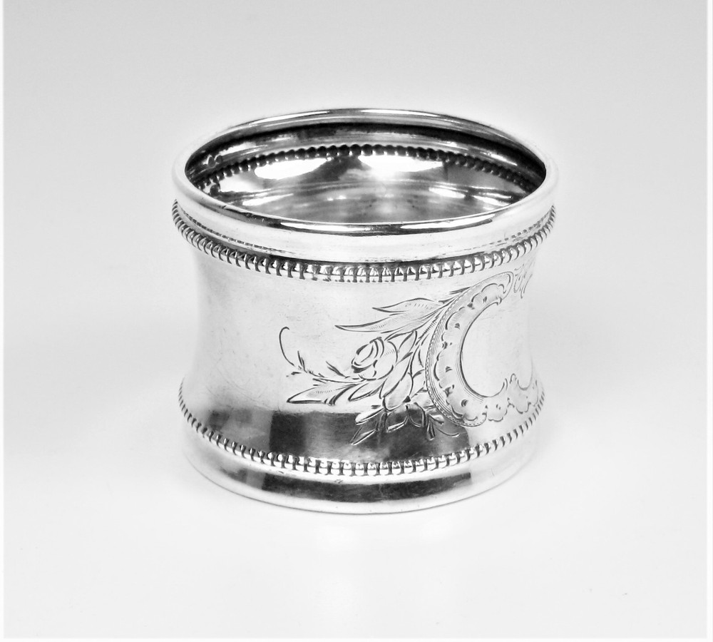 Napkin ring engraved and repousse work solid silver – 19th century