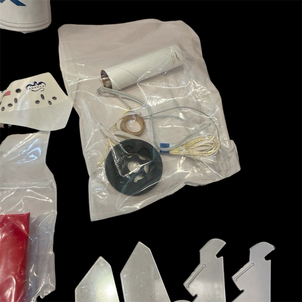 Spacex Falcon 9 & Dragon Flying Model Rocket Kit