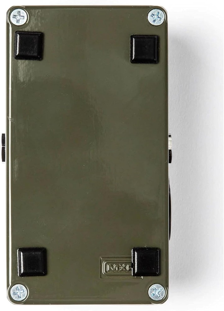 Versatile Bass Guitar Preamp with Input/Output Control & Compact Design