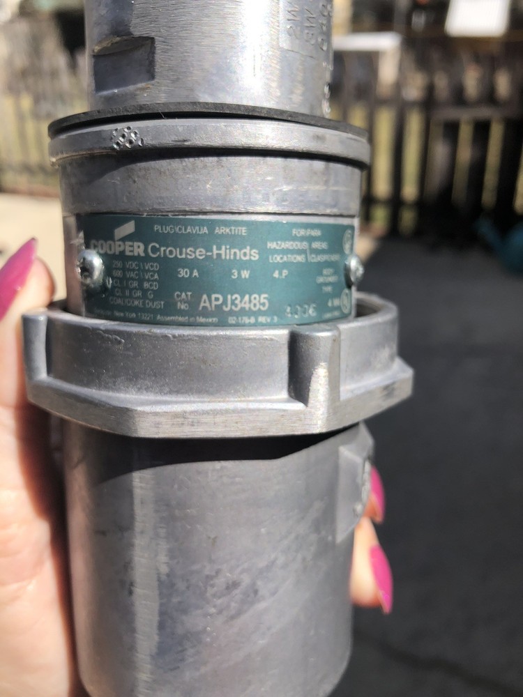 Cruise-Hinds 30 Amp Plug