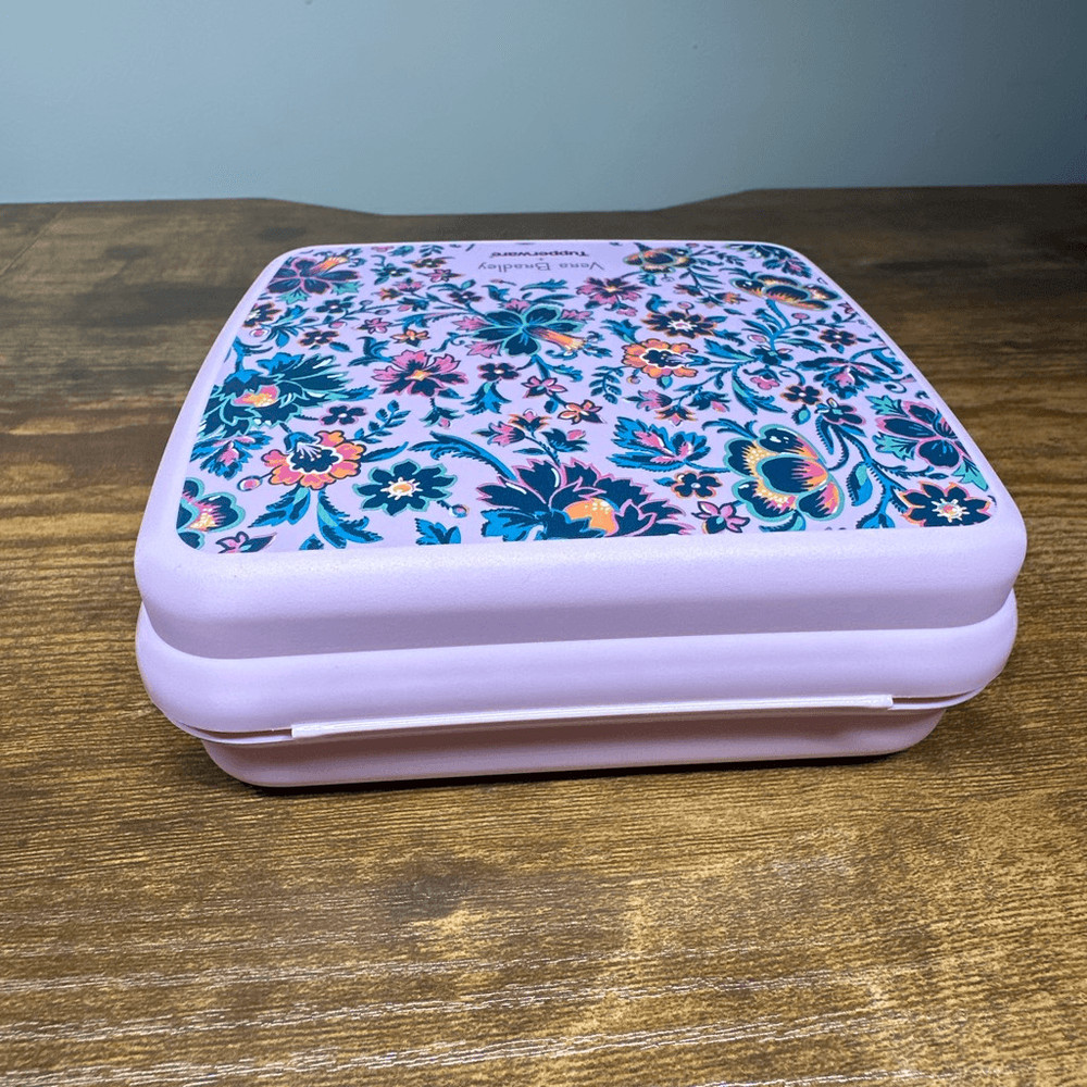 Vera Bradley Sandwich Keeper Pink Cloud Hinged Tupperware