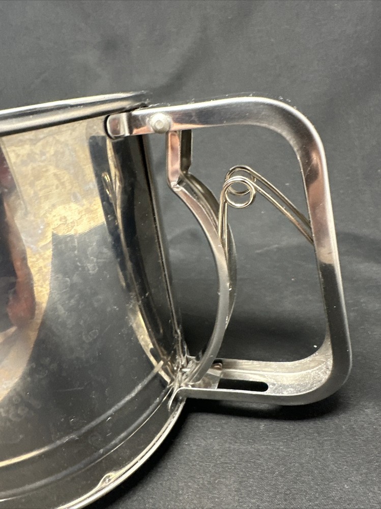 Stainless Steel Hand Held Spring Handle Flour Sifter, EUC