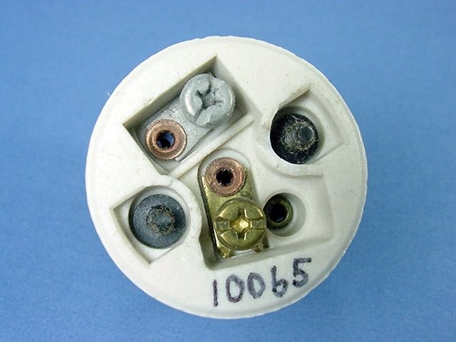 Leviton Porcelain Lampholder Bead Shade Ring Pipe Mount Light Socket 660W 10065