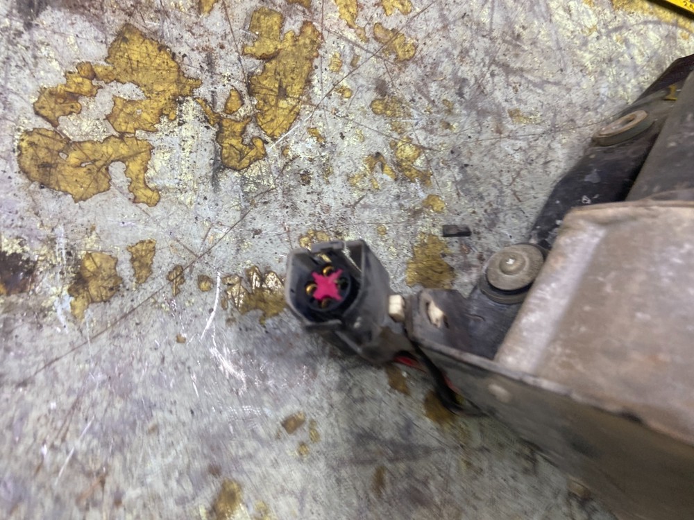 03-06 EXPEDITION SUSPENSION LEVELING PUMP