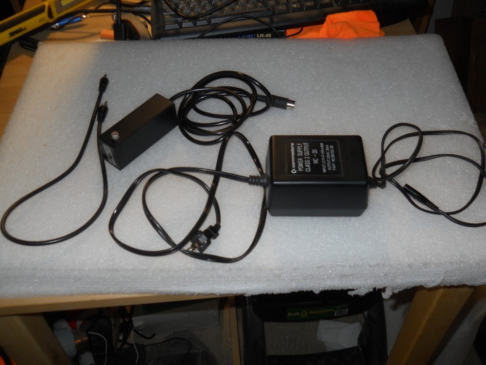 Commodore Vic-20 Computer - with 8K Ram Expansion Port & Documentation.