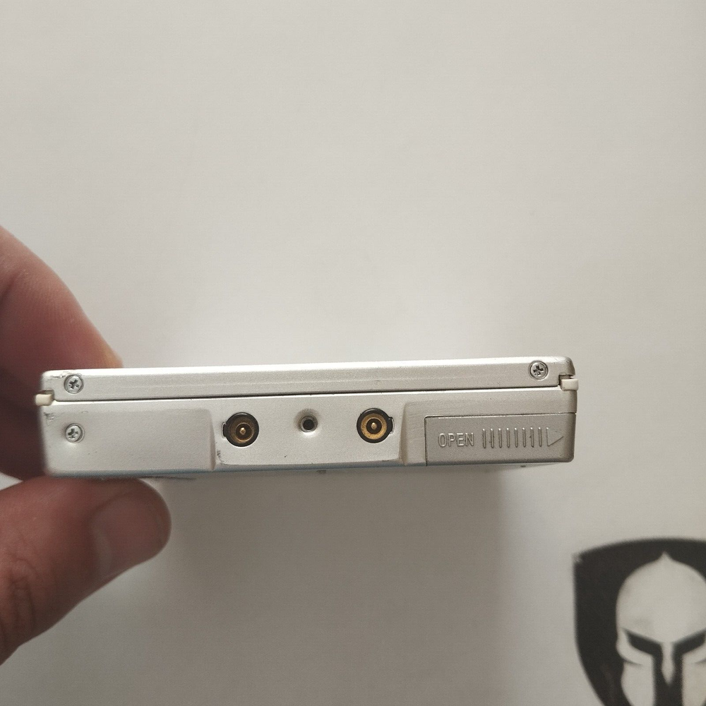 MiniDisc Player Sony MZ-E75 Walkman Silver Used Only Player