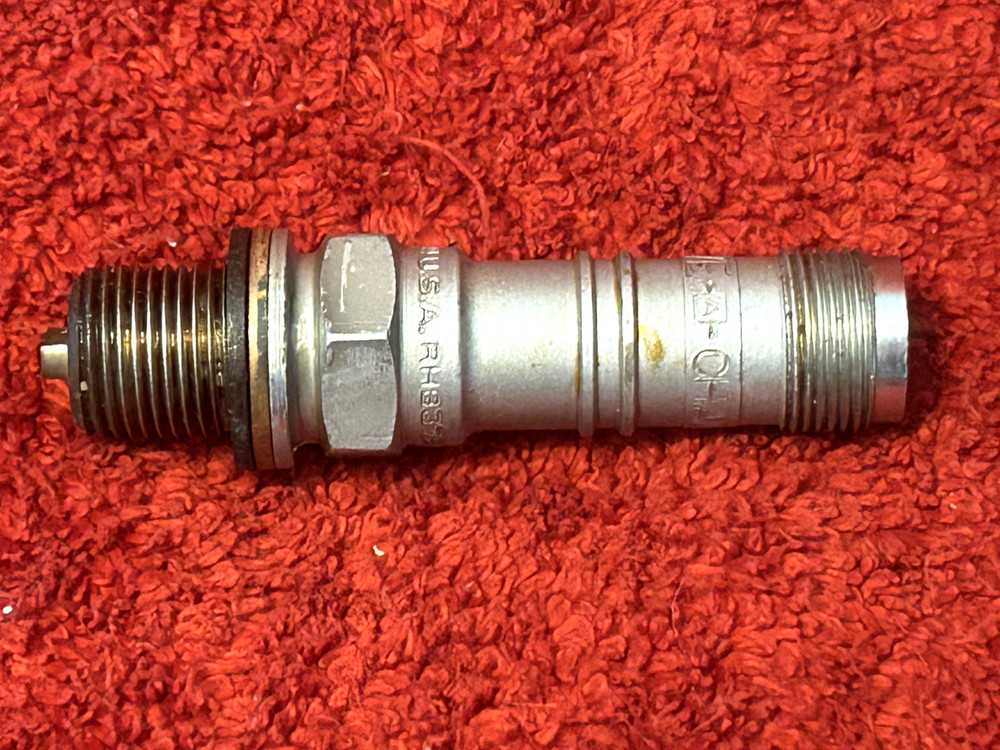 CHAMPION SPARK PLUG P/N RHB37E