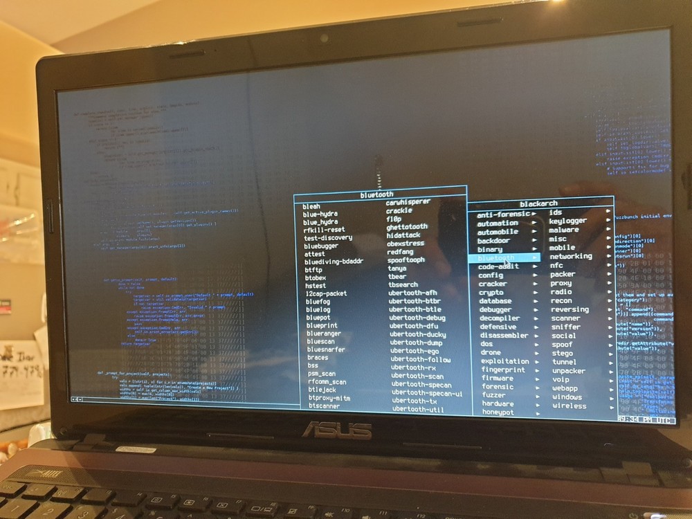 Linux BlackArch Full 2023.04 64-bit, Bootable Live and Install USB Flash Drive
