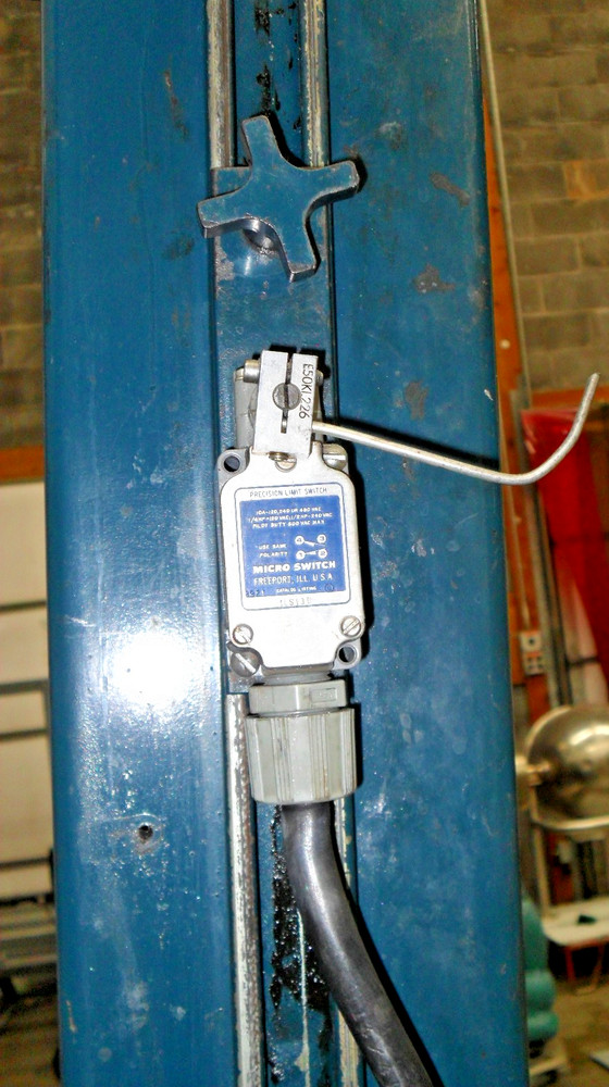 LANTECH STS-80LB Semi-Automatic Stretch Wrapper USED 48" platform 110 V