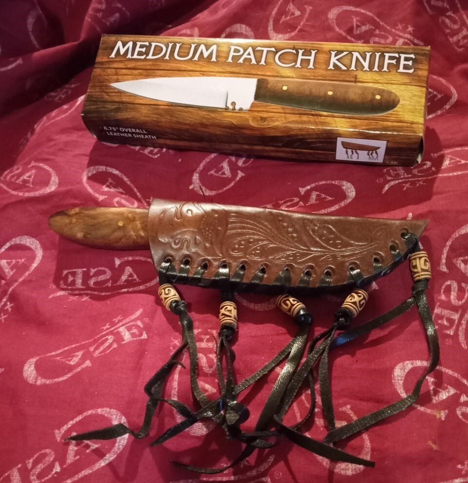 Medium Hunter Patch Knife Wood Handle and Leather Sheath