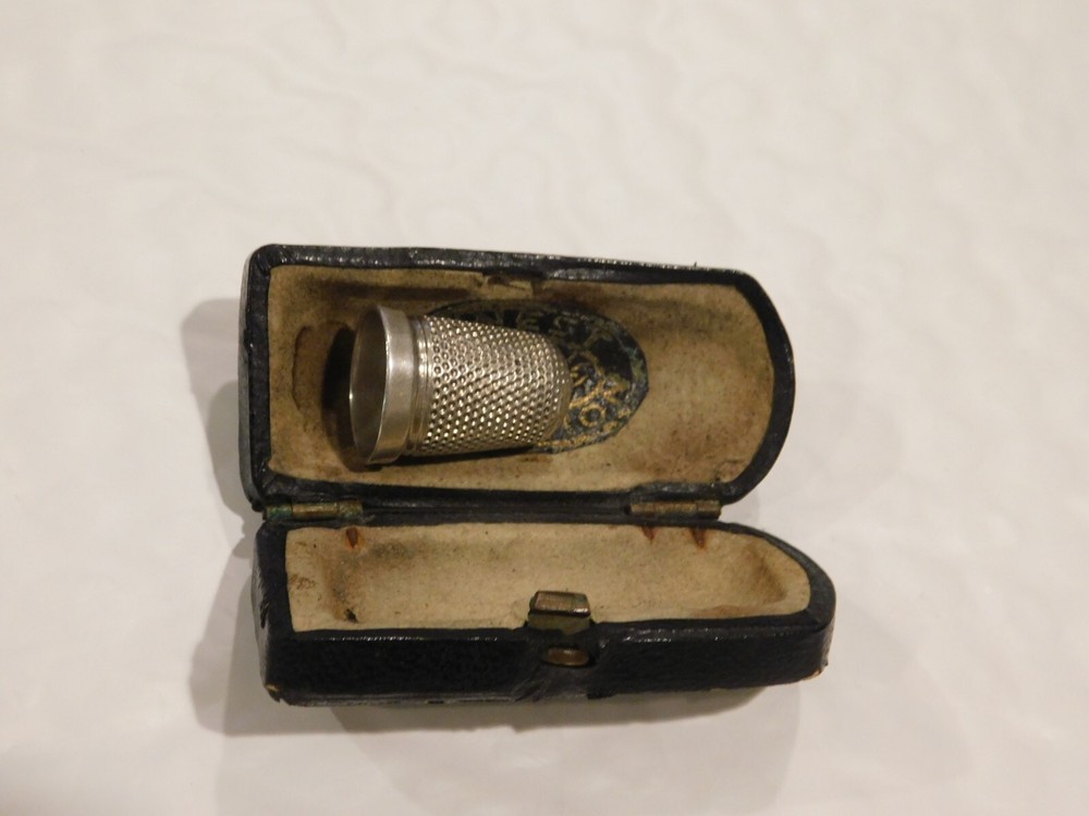 (012) Sterling Silver Sewing Thimble w/case