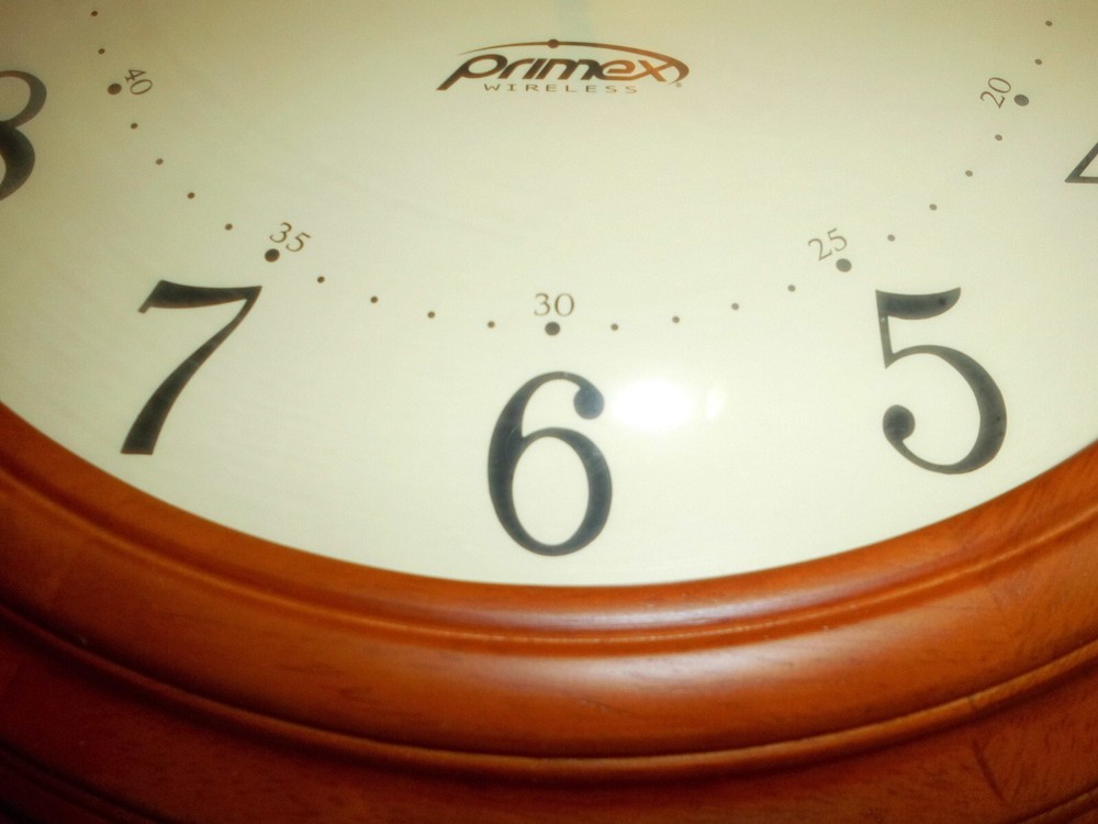 PRIMEX WIRELESS BATTERY CLOCK WITH 16" WOOD CASE NEW