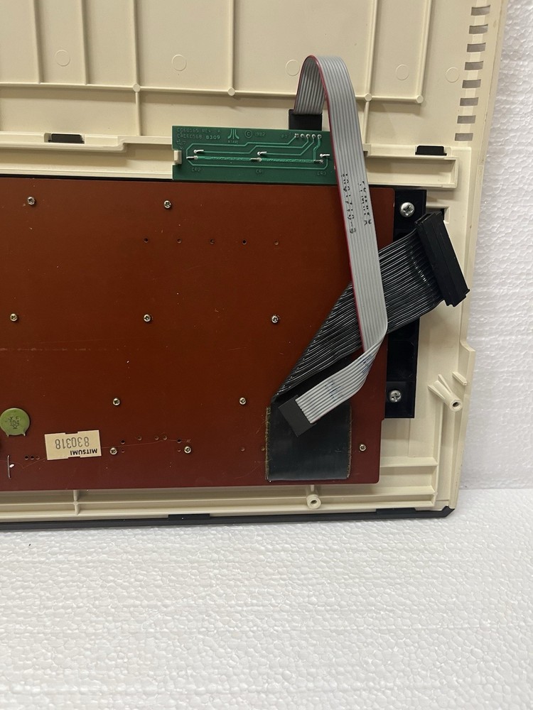 Atari 1200 Xl Top Half With Keyboard Missing Q As Is