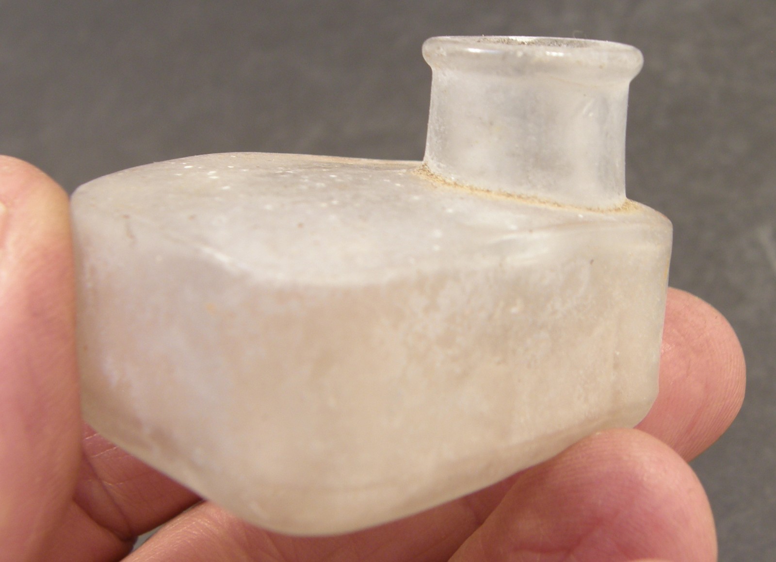 ANTIQUE GLASS TUGBOAT TUG BOAT INK BOTTLE