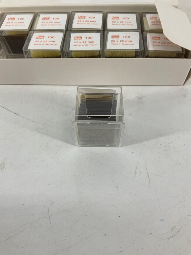 Assistent Deckglaser Microscope Cover Glasses 22x22mm No. 990 (1000)