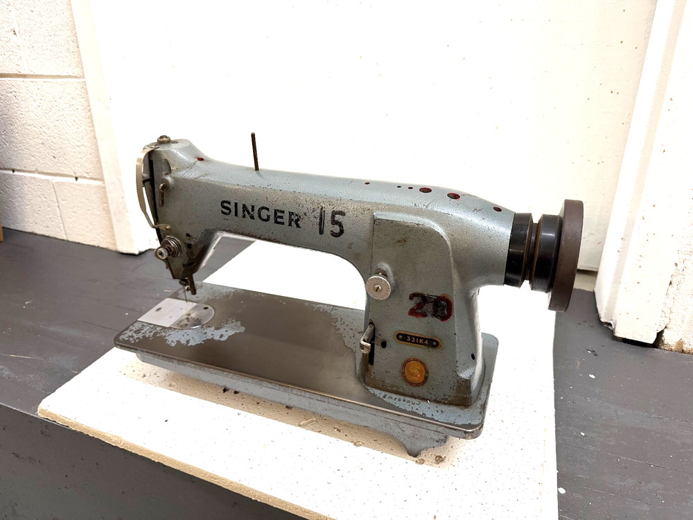 SINGER 331K4 SET UP FOR DARNING MENDING HEAD ONLY INDUSTRIAL SEWING MACHINE