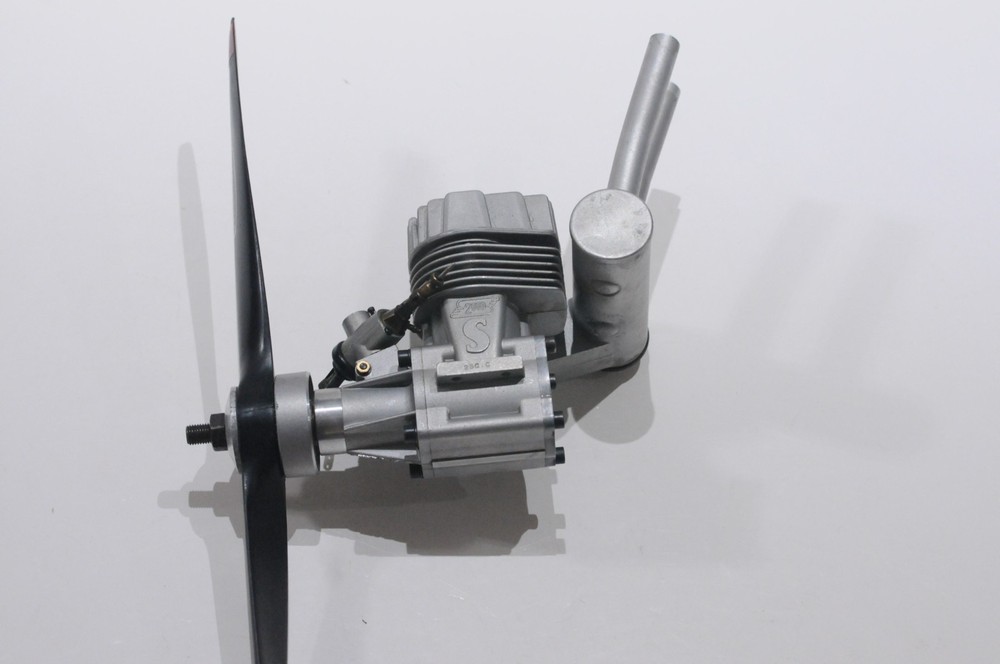 TIGRE S2000 RC PLANE 25CC NITRO ENGINE MUFFLER AND DYNATHRUST PROPELLER