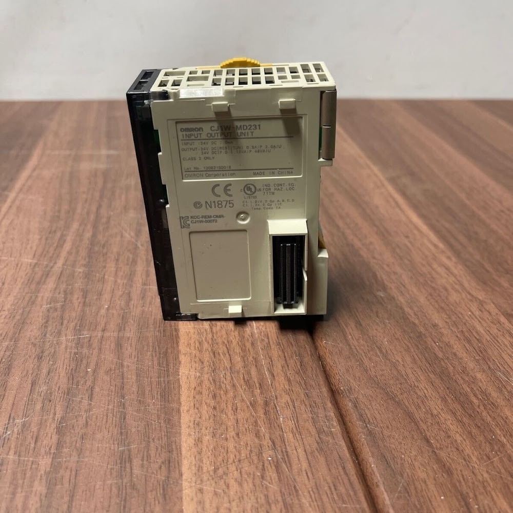 OMRON CJ1W-MD231 PLC DC Input Transistor Output Module USED