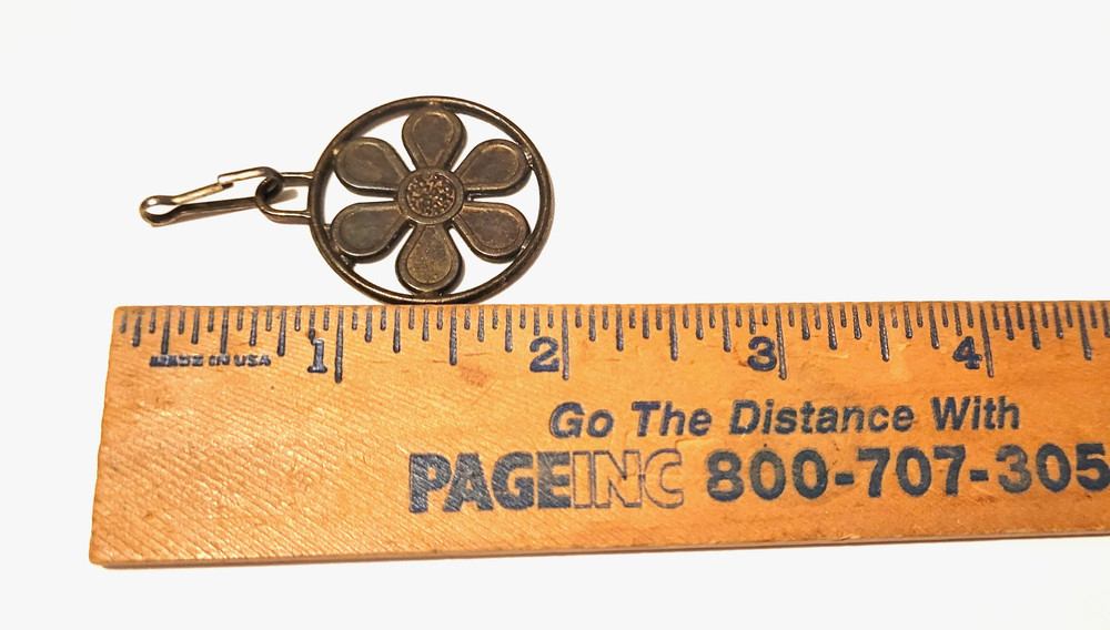 Vintage Flower Zipper Pull