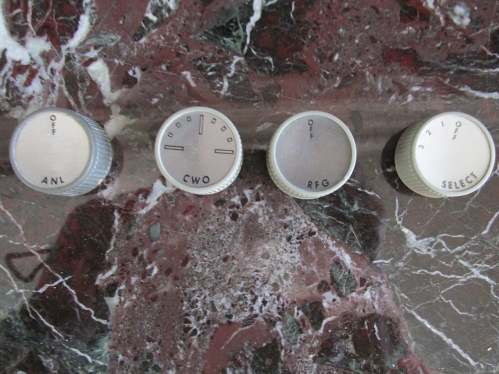 VERY NICE NATIONAL RADIO NC 300/03 KNOBS (OR OTHER) 54 66 183 270 109 240 HR0