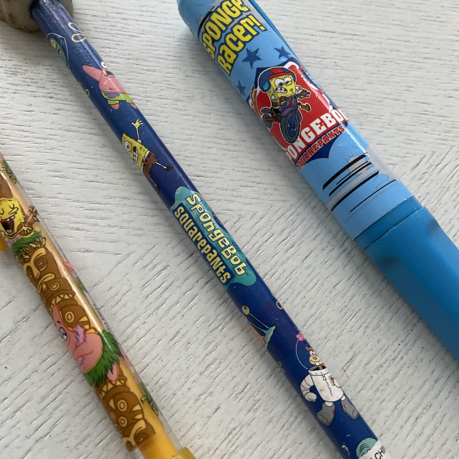 Nickelodeon SpongeBob Squarepants Vintage 2001 Lot of 3 Pencils & Flashlight Pen