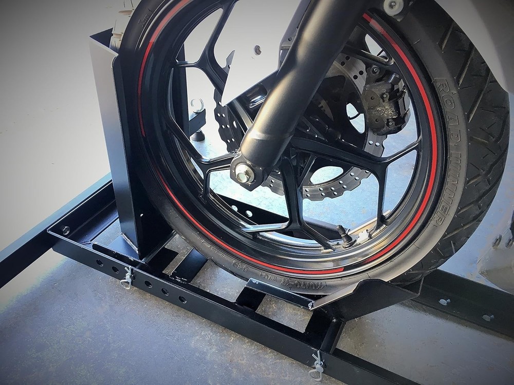 Innovative Self-Locking Motorcycle Wheel Chock Stand - Durable 1,800lb Capacity