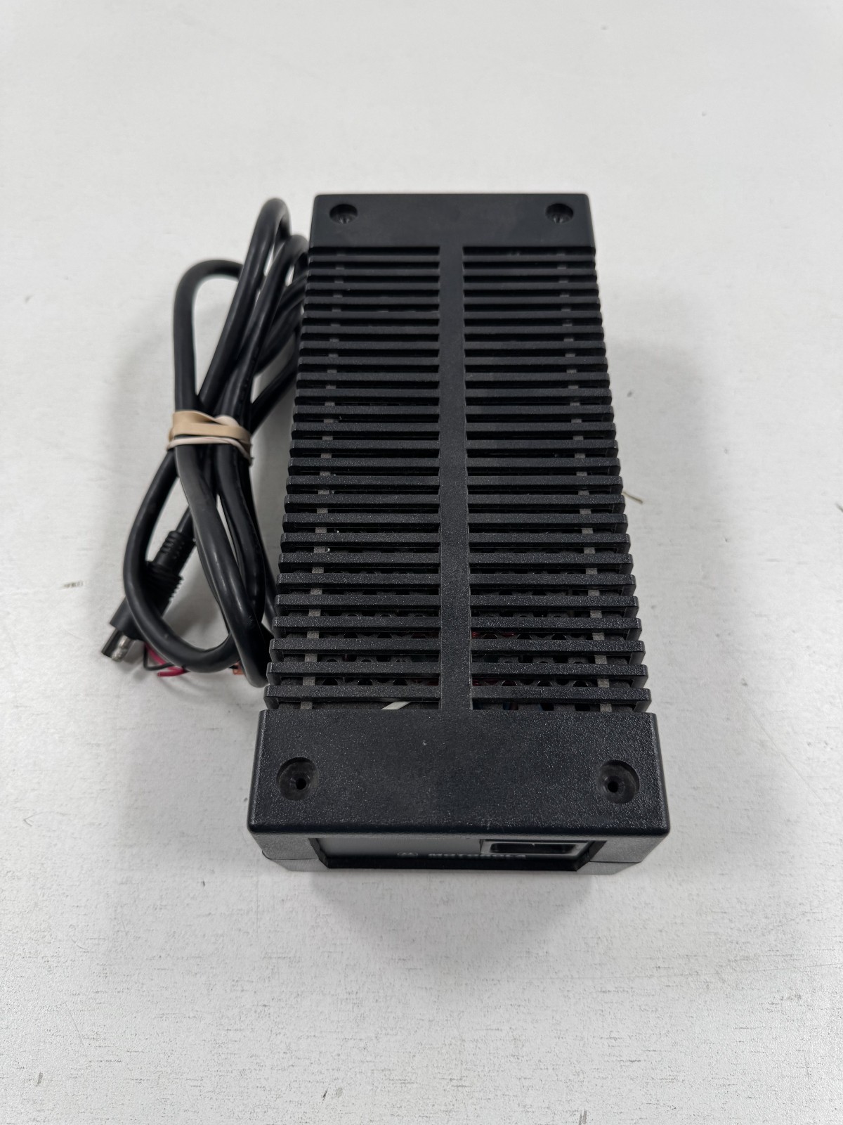 Motorola HPN4007C AE210-3101 14.1V 8-15 Amps Mobile Base Radio Power Supply