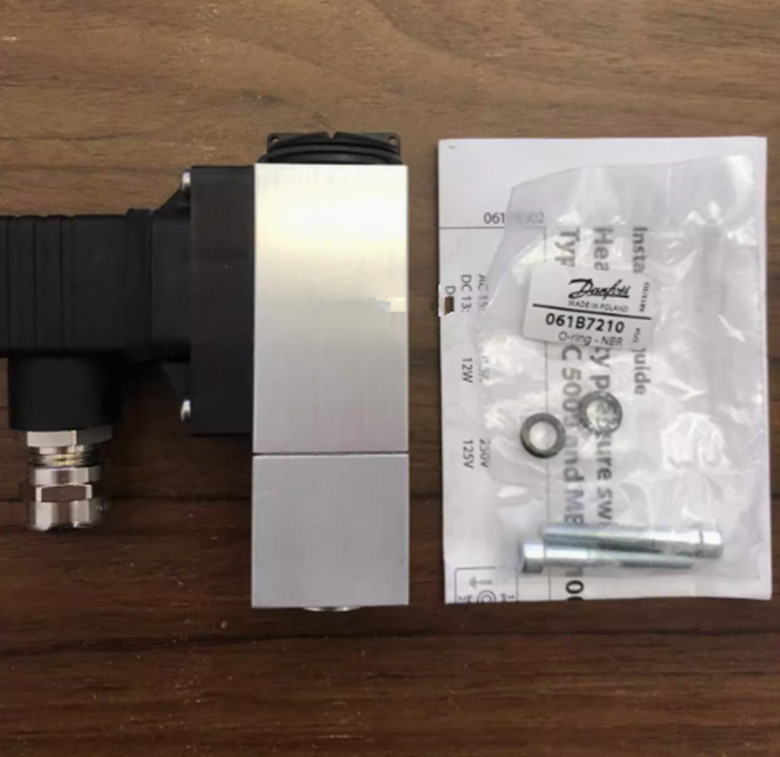 1pcs Danfoss MBC5100 061B000666 sensor