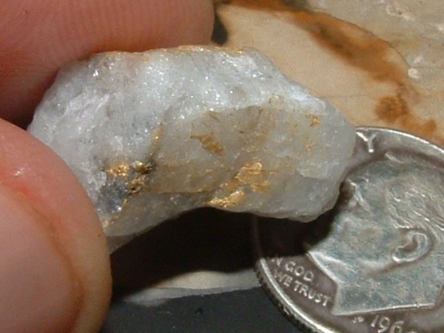 CALIFORNIA GOLD QUARTZ SPECIMEN 5.2 GRAM GOLD IN QUARTZ