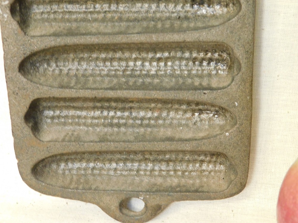 Antique Primitive Vtg Mini 8" Cast Iron Cornbread Mold #2 Corn Cob Ear Baking