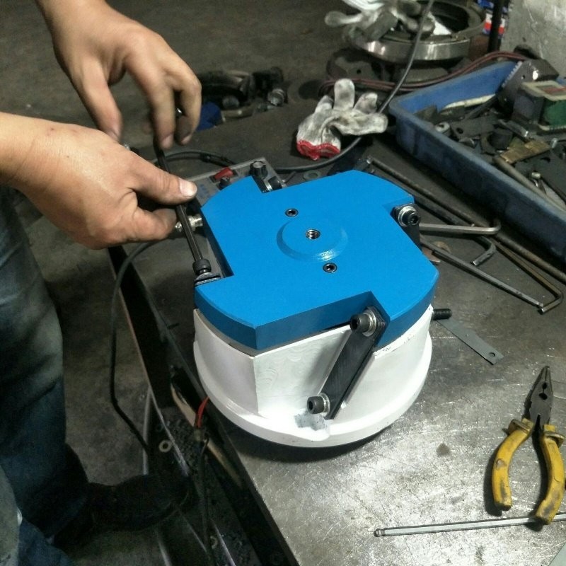 Customized precision base accessories for vibratory feeders
