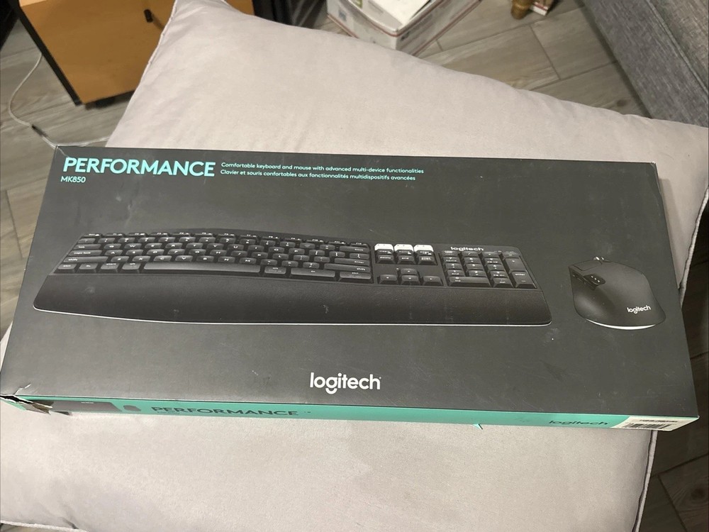 Logitech MK850 Performance Wireless Keyboard and Mouse Combo (Open Box)