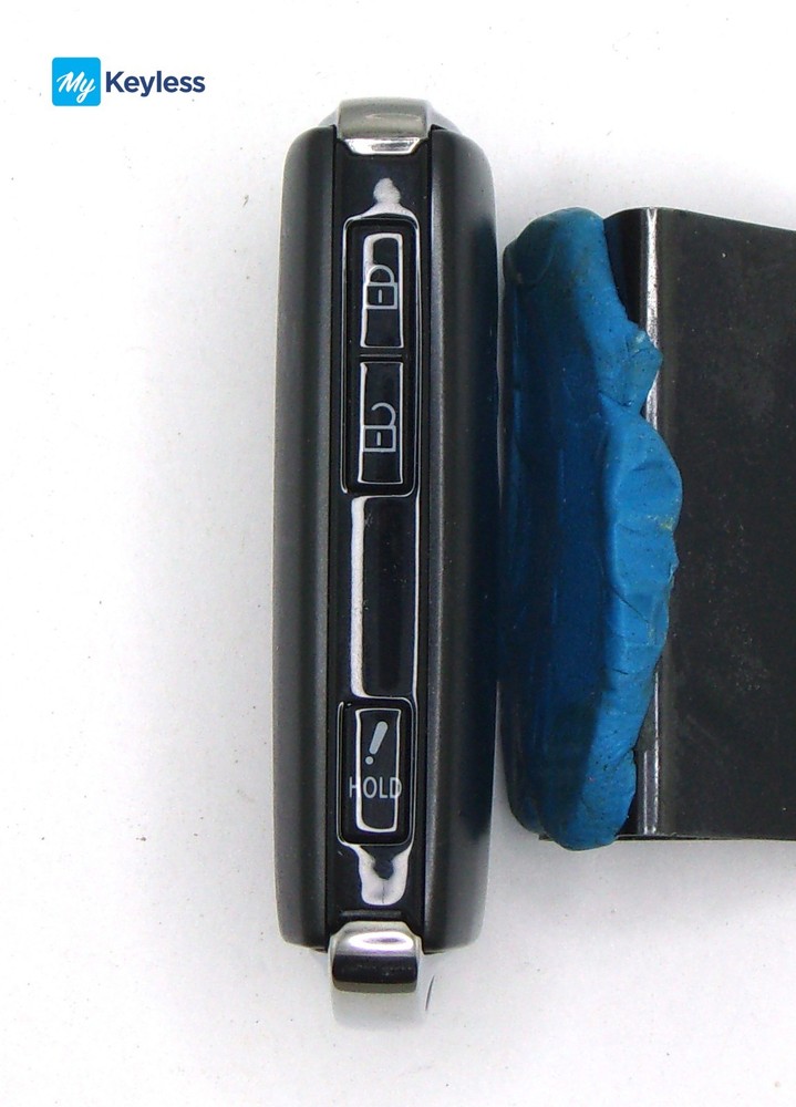 Single OEM Mazda Smartkey Remote Transmitter Three Button USED UNCUT WAZSKE11D01