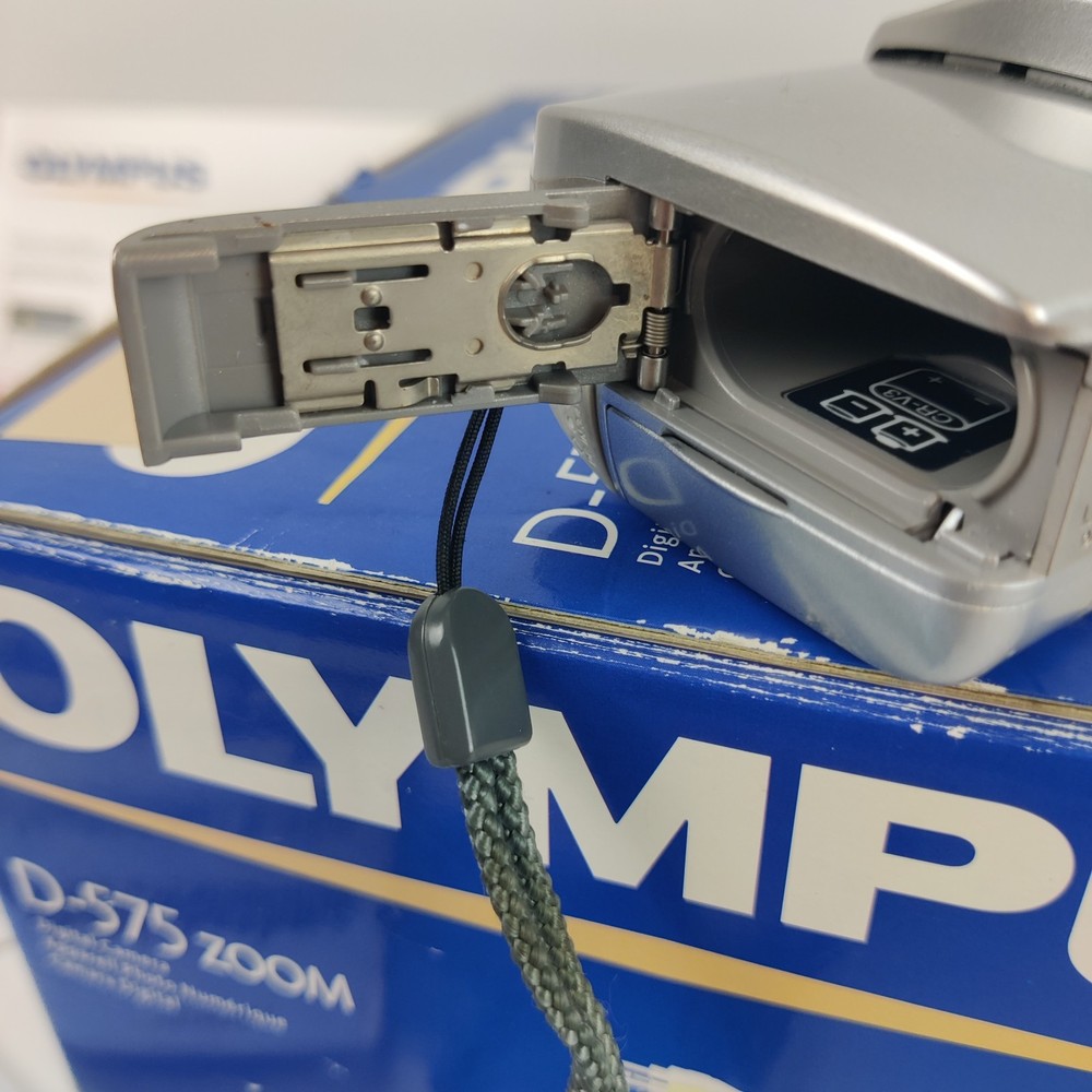 Olympus D-575 Compact Digital Camera Silver Tested Boxed plus memory card