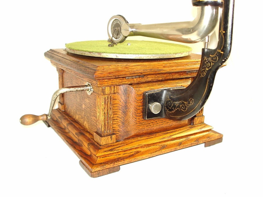 Victor II Humpback Phonograph