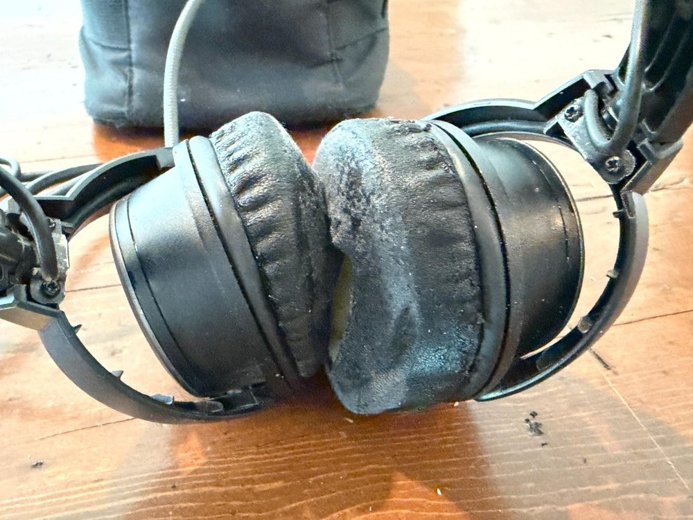Bose A20 Aviation Headset - Single Plug NO BLUETOOTH Excellent Condition